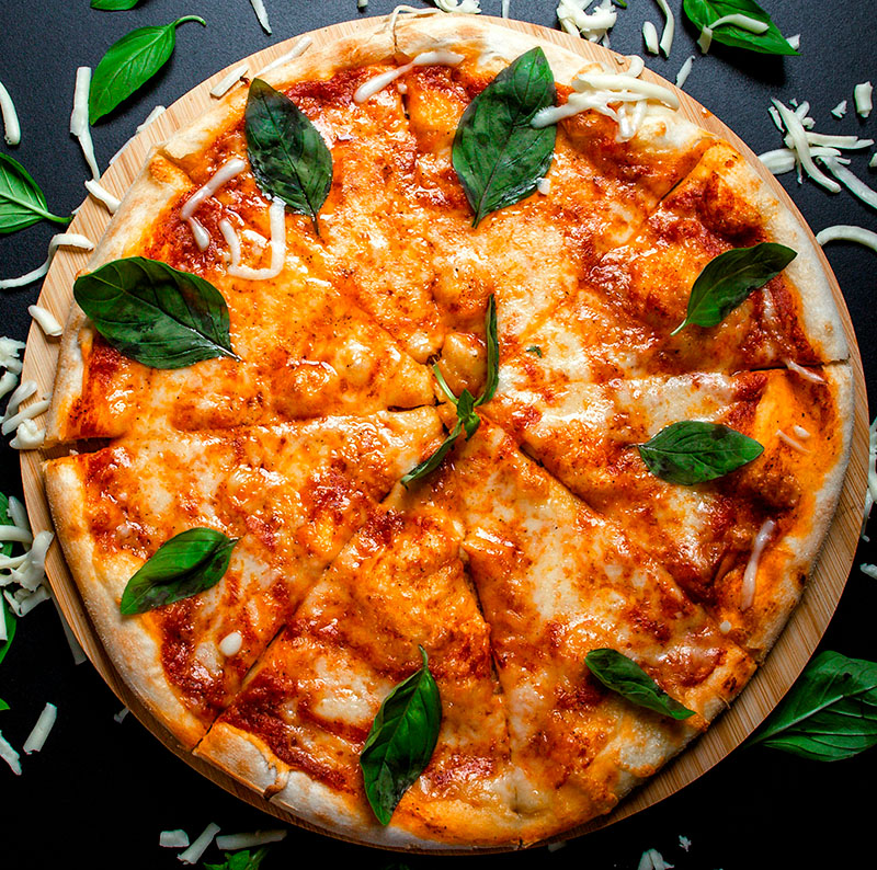 Quattro Formaggi pizza Helsingissä Terra Pizzeriassa