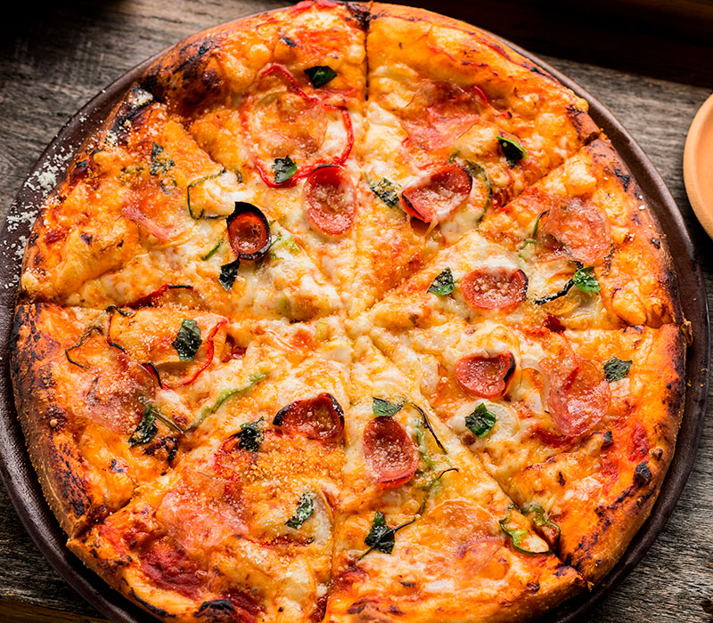 Pepperoni pizza Helsingissä Terra Pizzeriassa
